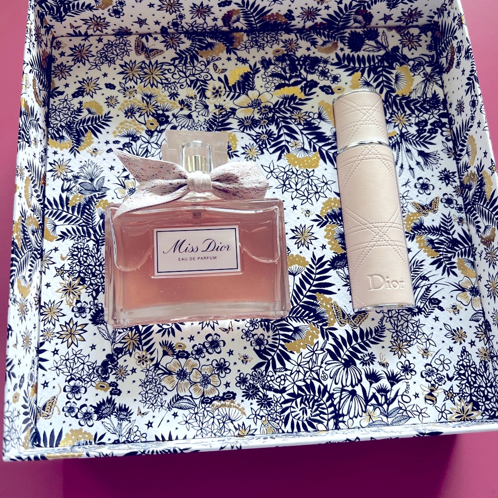 MISS DIOR EAU DE PARFUM PERFUME SET WITH VAPORISATEUR! Brand new. not used!